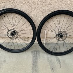 AXIS Elite Disc Wheelset and Specialized Pathfinder Sport, 700x38c