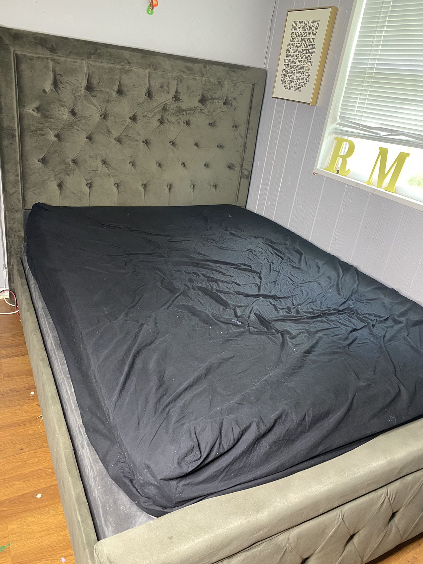 Upholstered Queen bed (gray)
