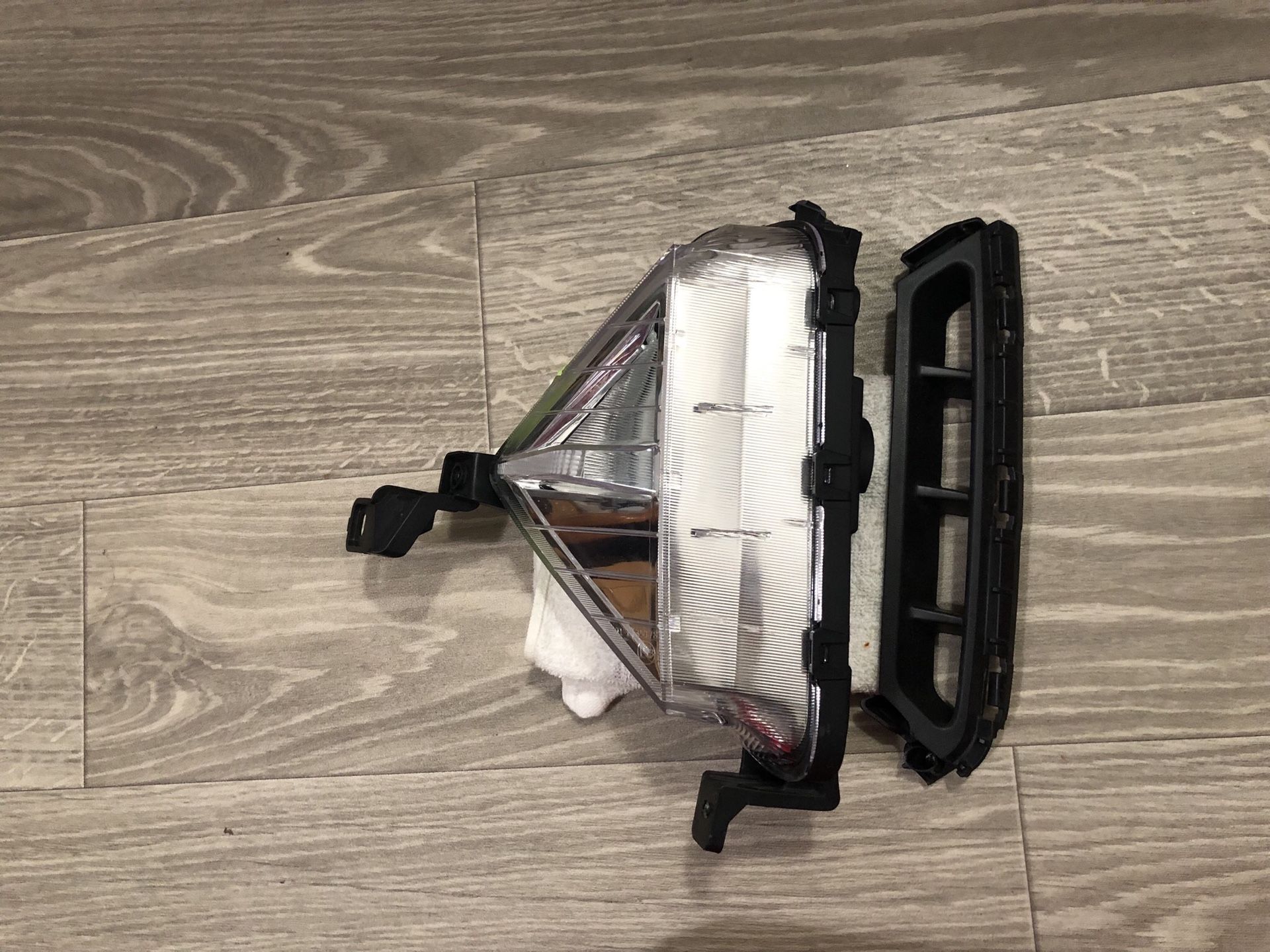 2019 Hyundai Elantra LH Fog light and cover OEM