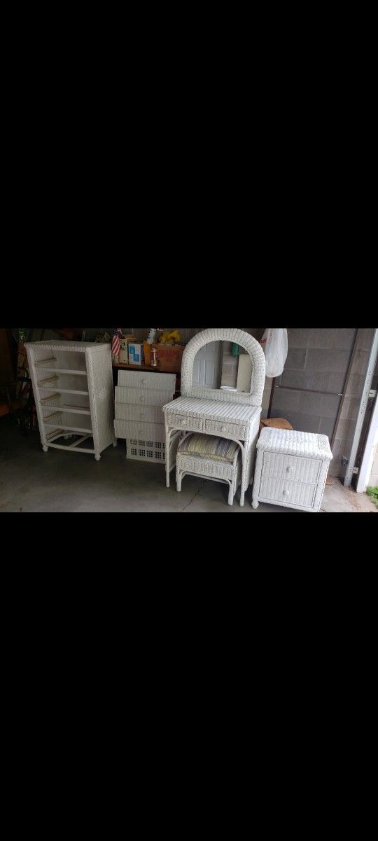 Wicker Bedroom Set
