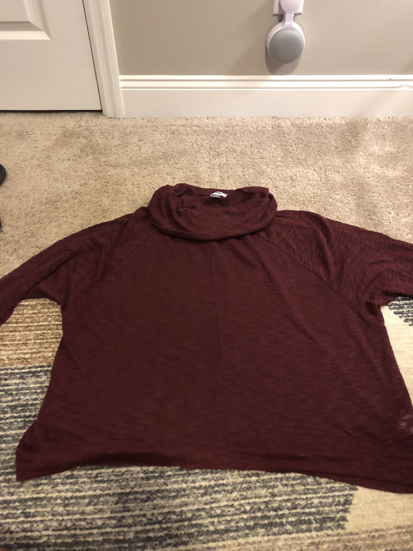 Old Navy Women's Burgundy Sweater