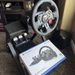 Logitech G29 Driving Force Racing Wheel and Floor Pedals, Real Force Feedback, Stainless Steel Paddle Shifters, Leather Steering Wheel Cover for PS5, 