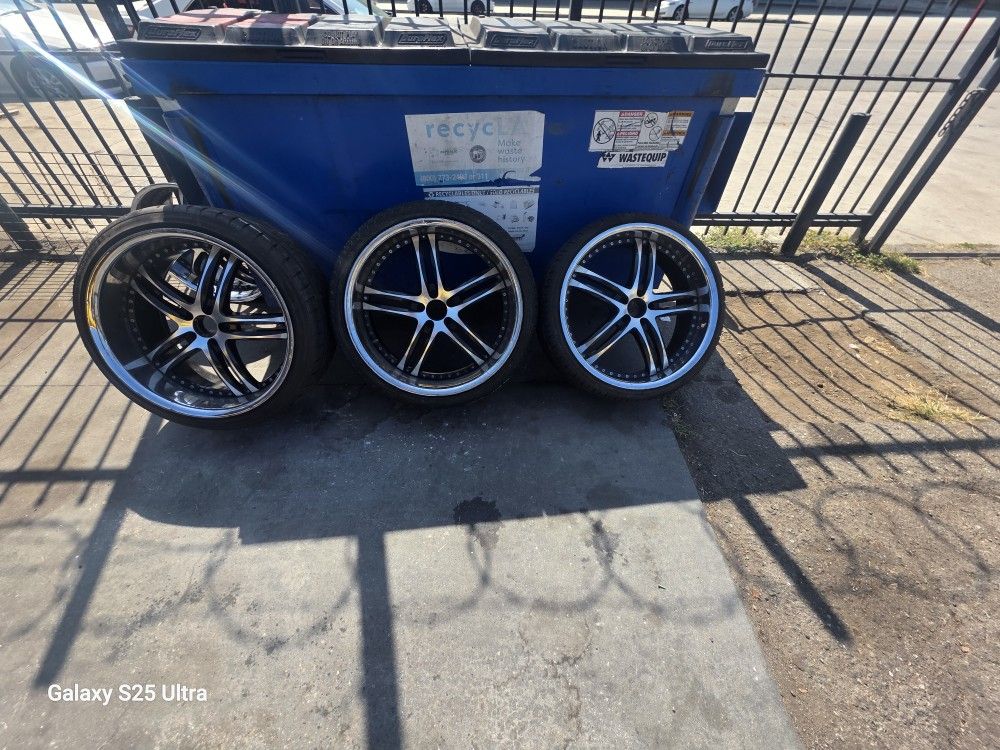 RIMS STAGGERED 22 INCH 5x114 FITS FOR HONDA,NISSAN,TOYOTA,FORD,MAZDA AND MORE CARS.
