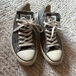 Men’s Size 9 Converse 