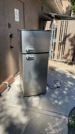 7.5 ft.³ refrigerator