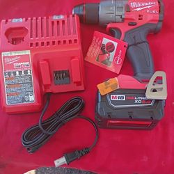 Milwaukee M18 Fuel Hammer Drill & Xc5 0 Batery + Charger 