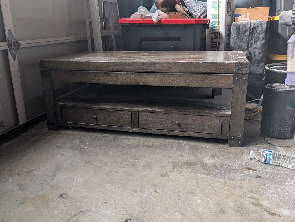 Coffee Table With Lift Top.