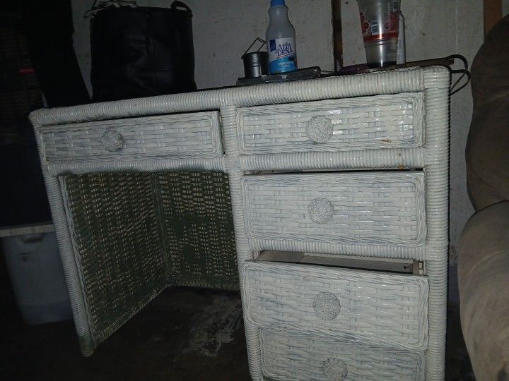 White Wicker Vanity/ Desk 