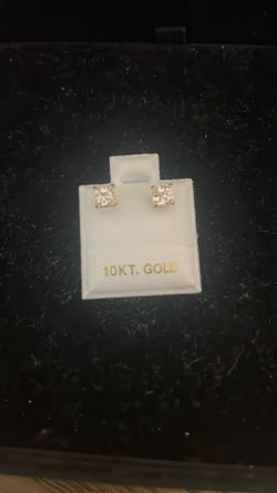 10kt Gold Stud Eaarings AAA CZ 