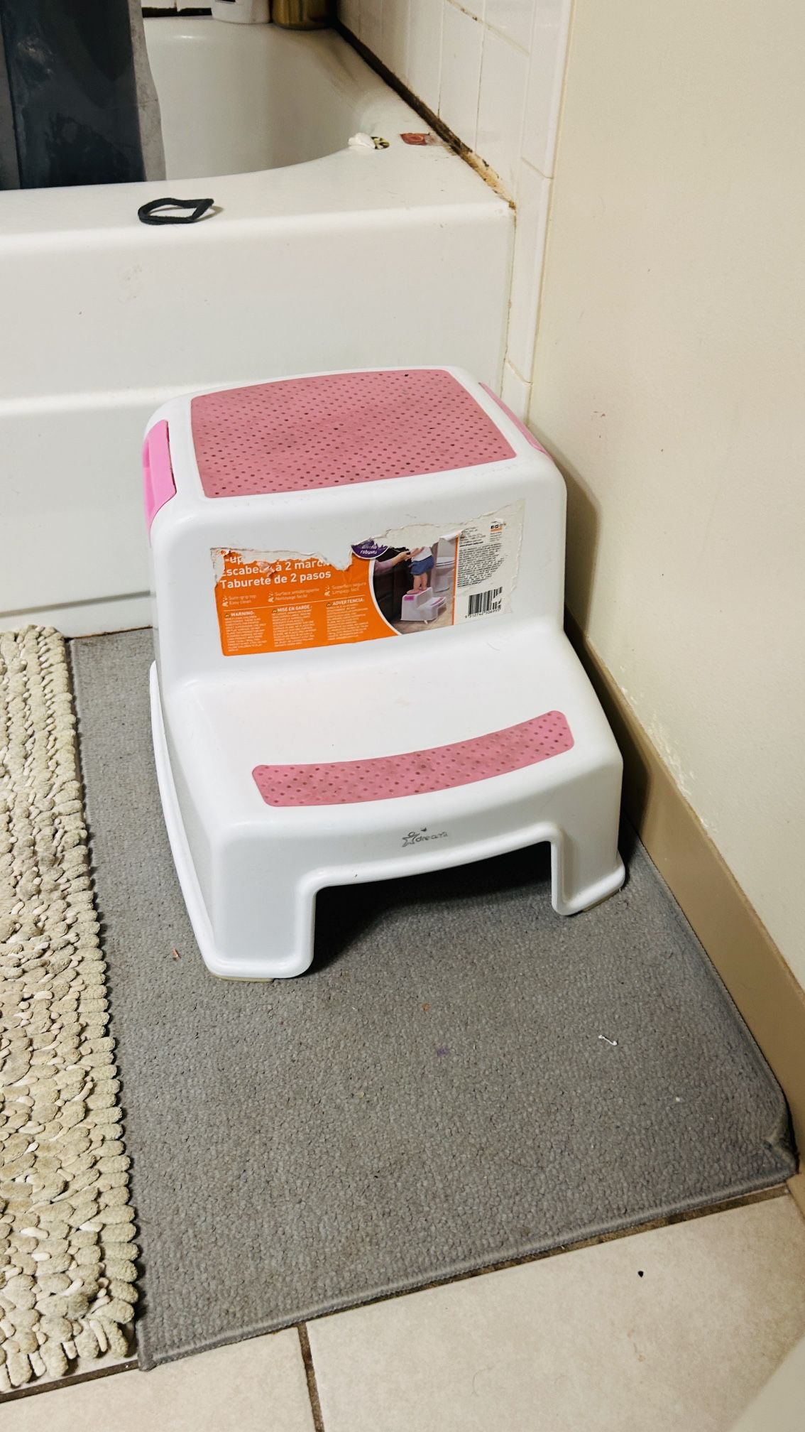1Step Stool And 2 Stools $5