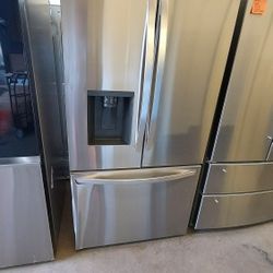 LG Fridge 26cu.ft/ Counter Depth 