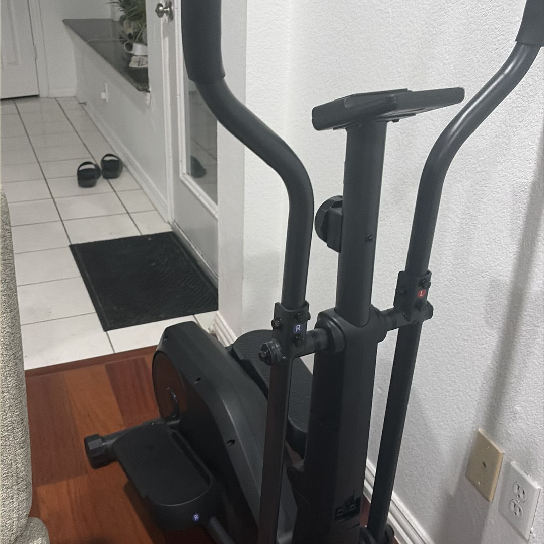 Elliptical exercise machine