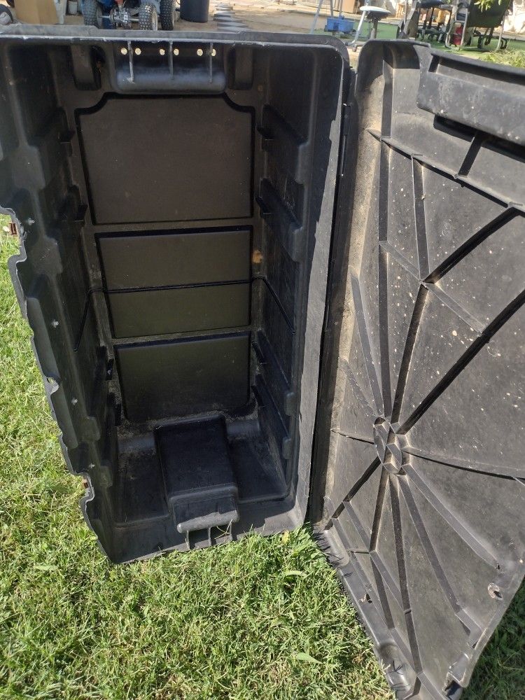 STORAGE CONTAINERS. TOOLBOX. $8