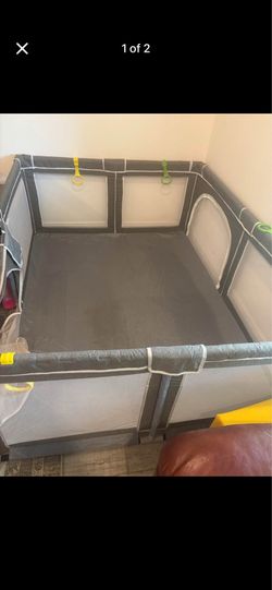 Baby / toddler play pen
