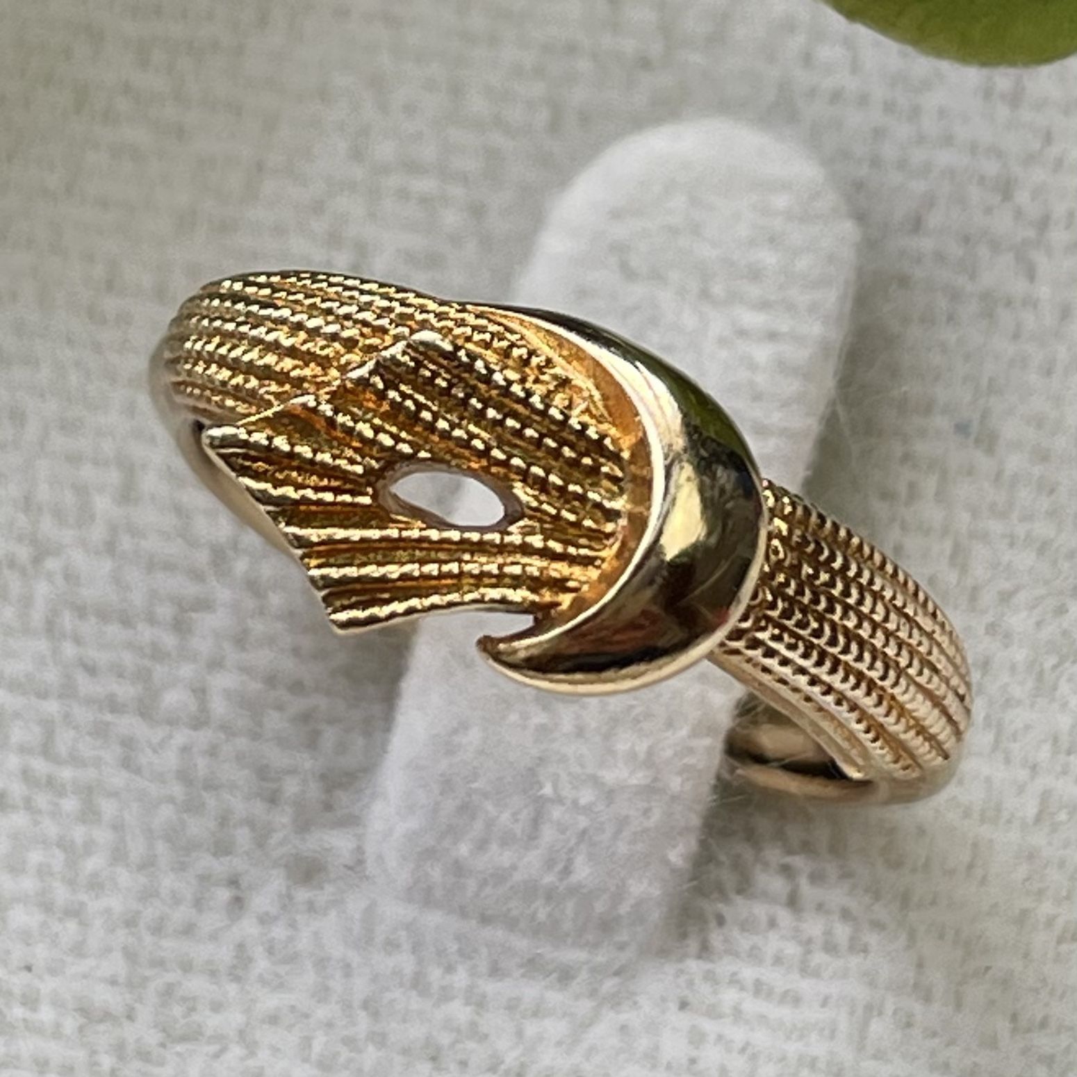 Vintage Avon gold tone ring
