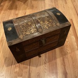 Antique Steamer Trunk Early 1900’s Treasure Chest 