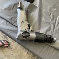 Central Pneumatic 3/8” Reversible Air Drill