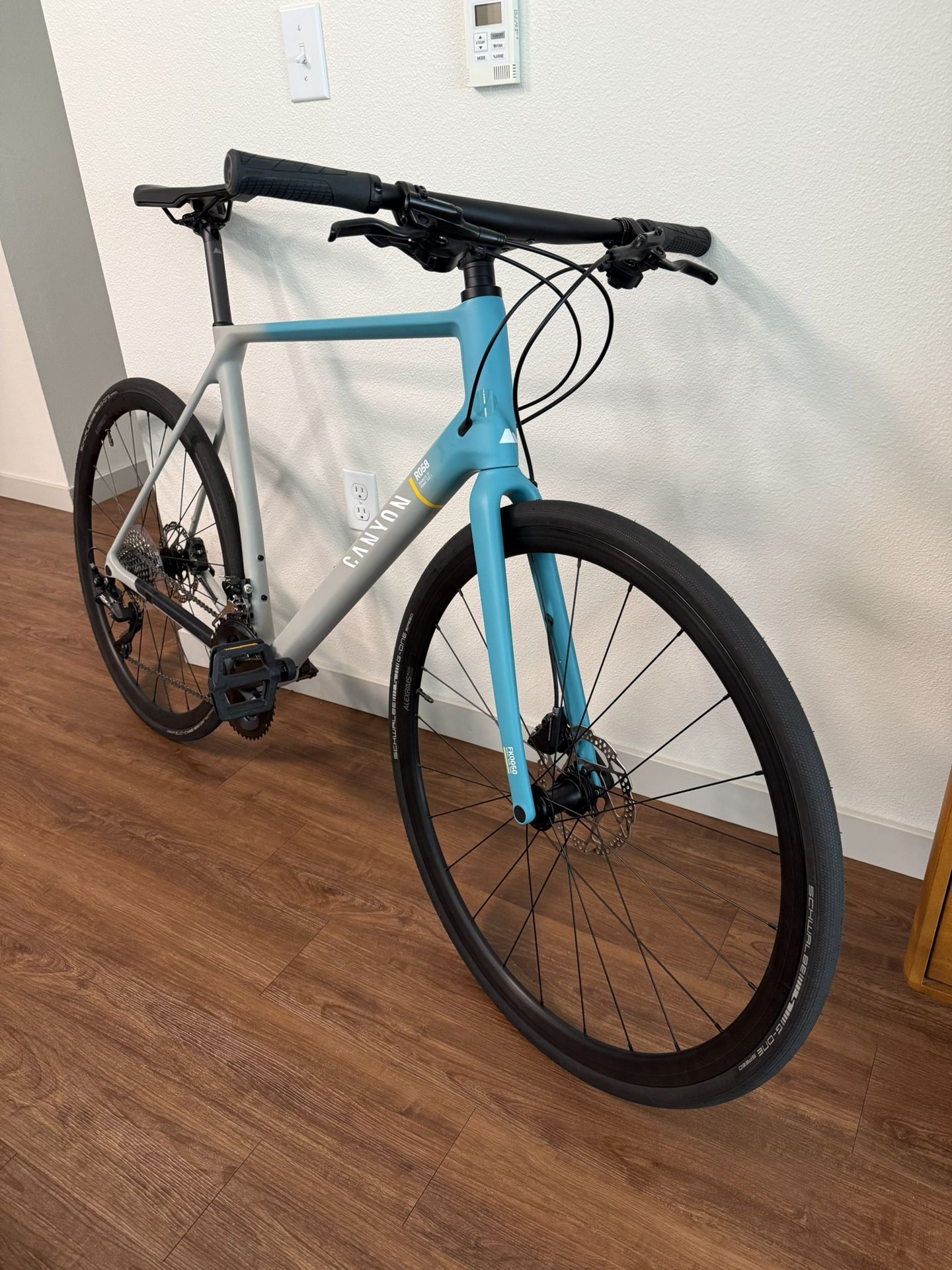 CANYON Roadlite CF 8 Size Large