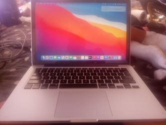 Selling this Apple MacBook Pro laptop
