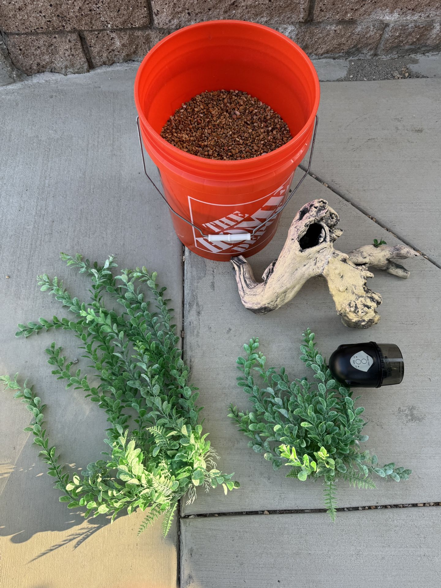 Aquarium / Fish Tank Gravel And Decorations