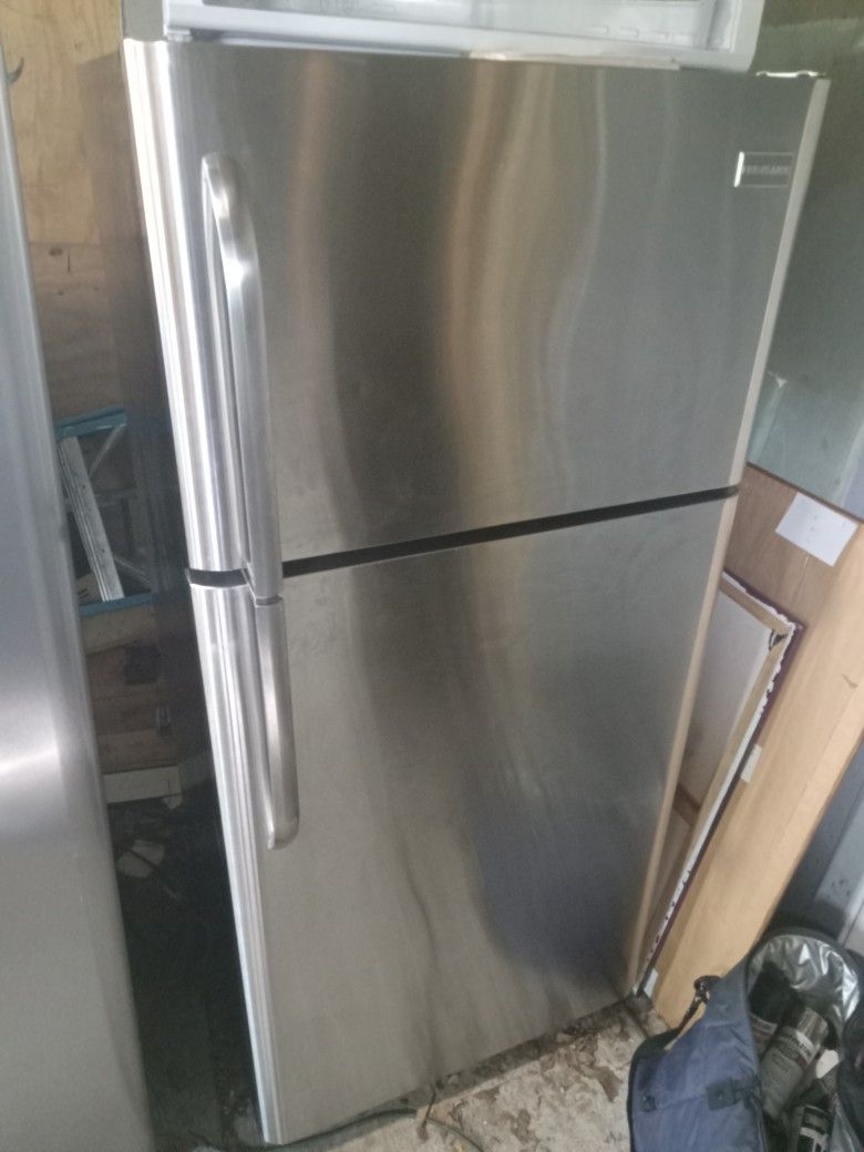 Frigidaire Refrigerator Works Great