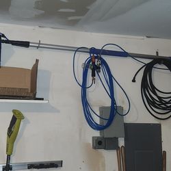 Vevor water fed window washing brish.