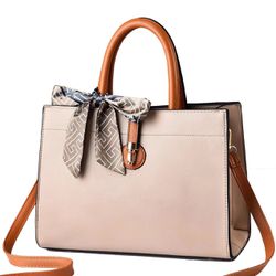 Beautiful Woman Handbags 