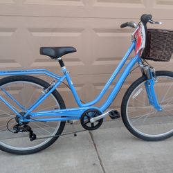 26" SCHWINN RADIANT WOMENS HYBRID BIKE. 7 speeds New with tags. 