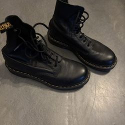 Dr Martens Size 9 Women’s 