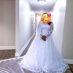 White Wedding Dress And Cathedral Veil And Garment Bag
