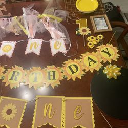 1 year old birthday party- sunflower theme decor!!! 