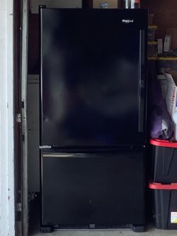 Whirlpool 22 cubic feet refrigerator