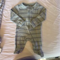 CARTERS ONESIE SLEEPER FOR BOYS SIZE NEWBORN