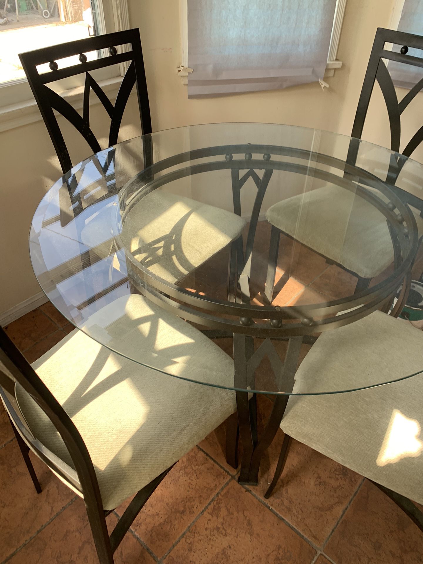 Circular Glass Breakfast Table With 4 Chairs