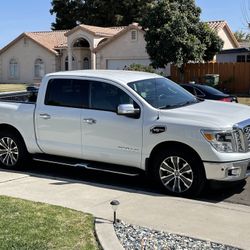 2017 Nissan Titan