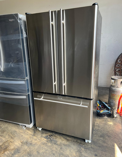 Deal on JennAir 3‑Door Stainless — Clean, Ice Maker