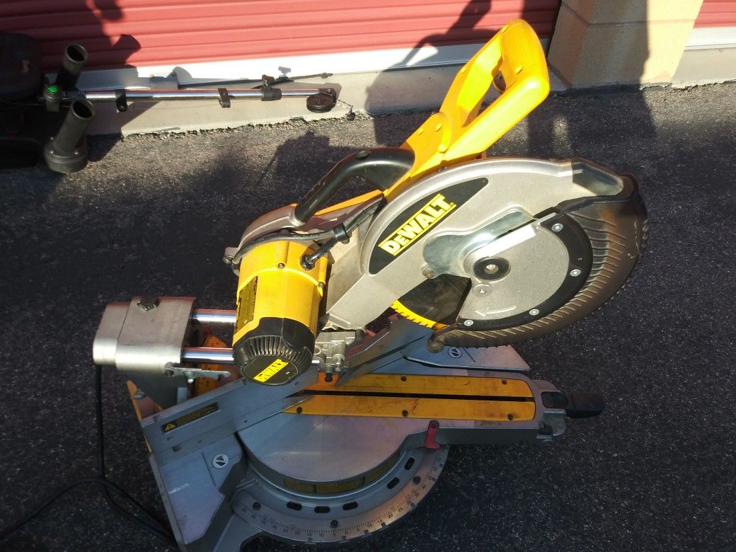 Dewalt Saw