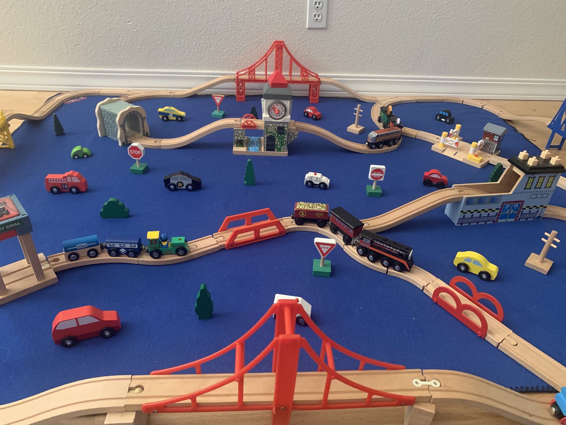 Wooden Train Set. 145 pieces.