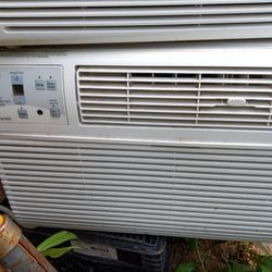 Frigidaire 10,000 BTU AC 110 Outlet 