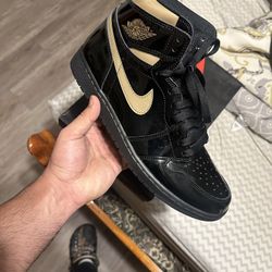 Jordan 1 Black Metallic Gold