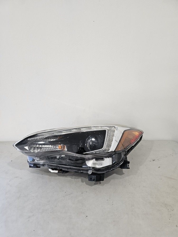 Subaru Crosstrek Left Headlight 2017 2018 2019