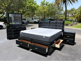 Beautiful Bedroom Set King Size Solid Wood Black Color In Excellent Condition by LY Furniture