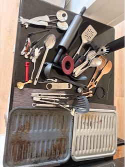 Assorted kitchen items
