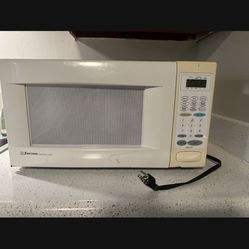1000 Watt Emerson Microwave