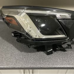 2022-2023 Subaru Forester Right Headlight 