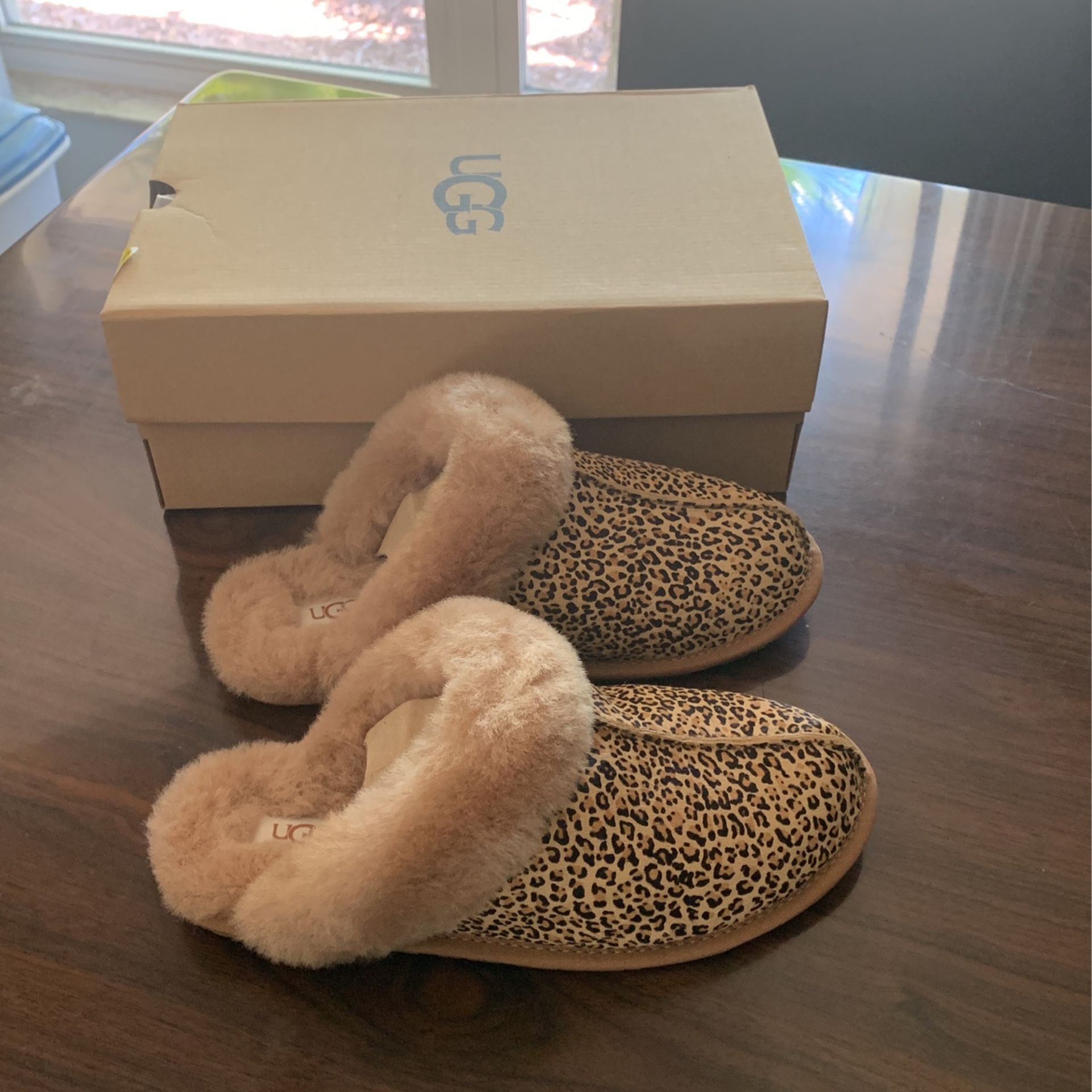 Ugg Slippers Size 9 Women’s 