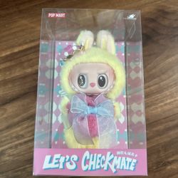 POP MART THE MONSTERS LABUBU LET’S CHECKMATE VINYL FACE PENDANT