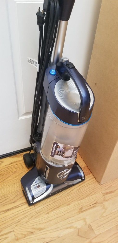 NEW cond  COMMERCIAL HOOVER HEAVY DUTY VACUUM. , WORKS EXCELLENT  , IN THE BOX 