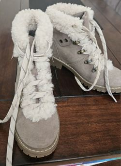 Girls Size 2 Winter Boots New Never Worn