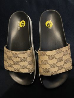 New Authentic Michael Kors Slippers Size 9